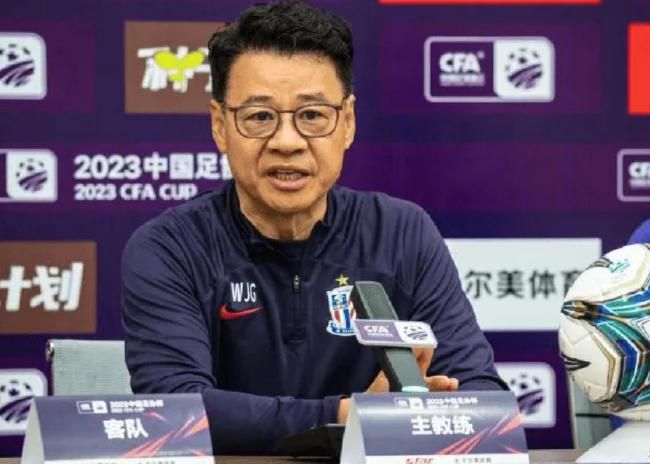 警方公布贾老板酒驾被拘正面照 时间：2024.CNN》报道，贾老板当时驾驶一辆BMW离开酒店，他冲过一个停车标志被警方盯上。