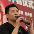 而爱心爆棚的皮特，最近亦从他和女友的基金会中，拨捐10万美元(约人民币68万元 朱莉致力慈善获人道主义奖 获皮特与儿子助阵 2013-11-17 好莱坞当地时间11月16日，美国电影艺术与科学学院2013理事会奖举办颁奖礼。